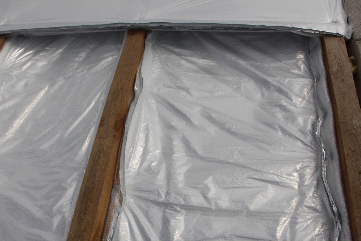 ełna mineralna-uszkodzona przez kunę dach 3